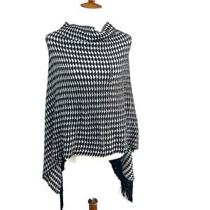 Chico’s NWT Black & White Houndstooth Poncho S/M